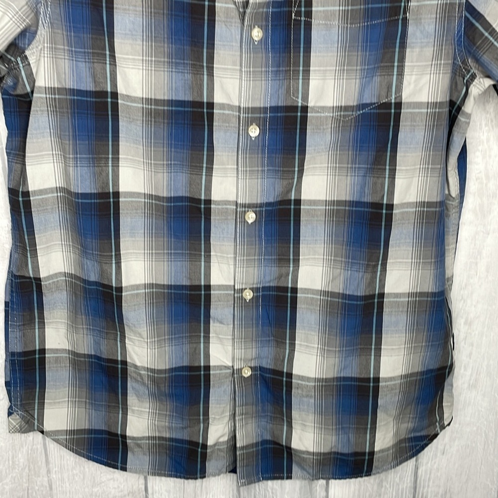 The North Face Plaid shirt.​​ - Picture 3 of 9